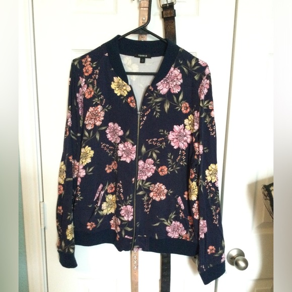 Flowered Jacket - Picture 1 of 3